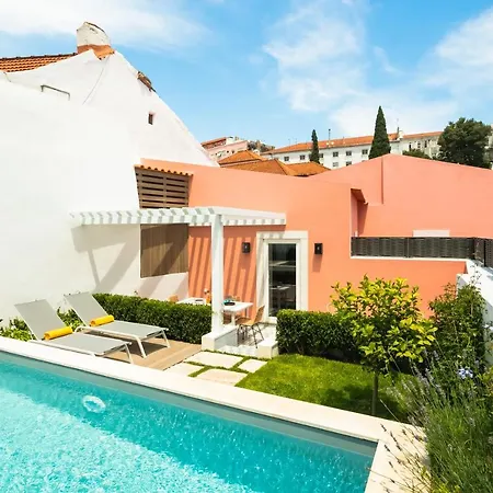 Luxurious, Private Garden And Heated Swimming Pool By Courtesy Morning 아파트 리스본
