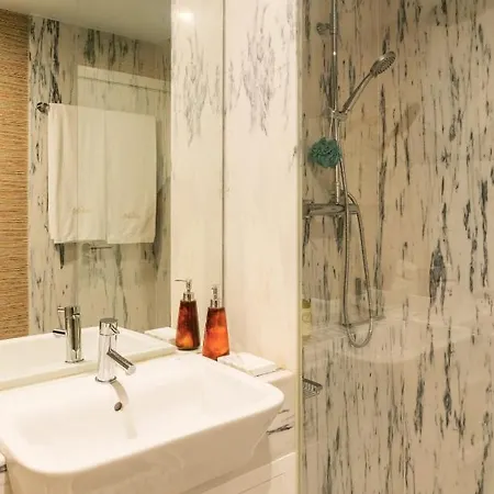 아파트 Luxurious, Private Garden And Heated Swimming Pool By Courtesy Morning 리스본