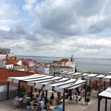 Luxurious, Private Garden And Heated Swimming Pool By Courtesy Morning Lägenhet Lisboa