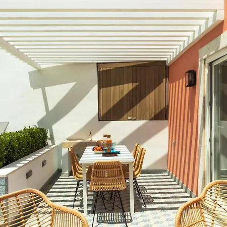 Luxurious, Private Garden And Heated Swimming Pool By Courtesy Morning *
