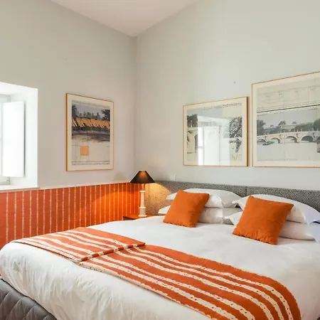 Апартаменты Luxurious, Private Garden And Heated Swimming Pool By Courtesy Morning *