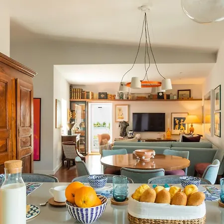 Апартаменты Luxurious, Private Garden And Heated Swimming Pool By Courtesy Morning Лиссабон